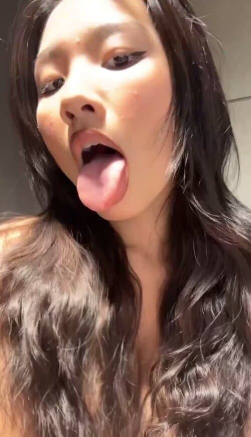 18yr ABG Asian Teen TikTok Goon Slut LEAKED! Perfect set of juicy teen tits and Ahegao face! Nudes!!