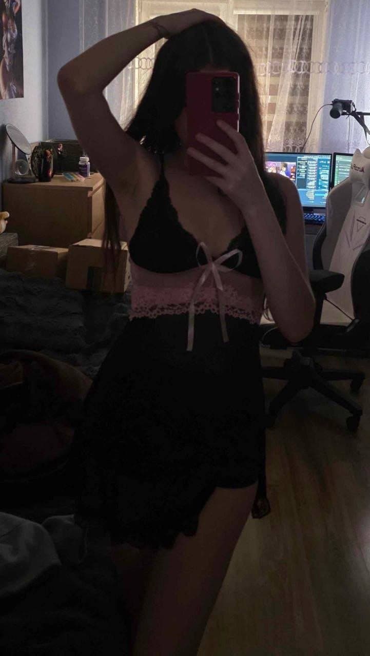 Hot slut love show her looks. Sexy feet