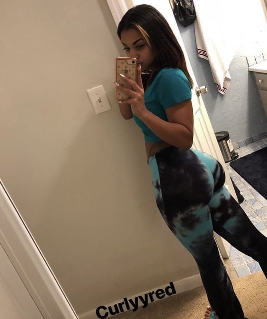 Look how that ass sitting up