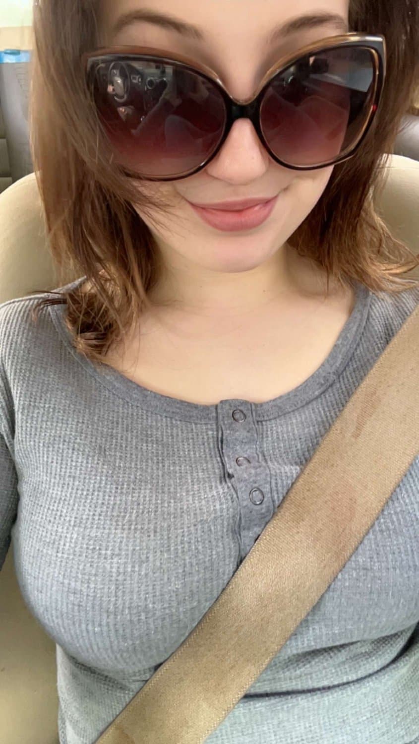 Click to view full size This horny 19 year old slut loves to fuck herself for older men