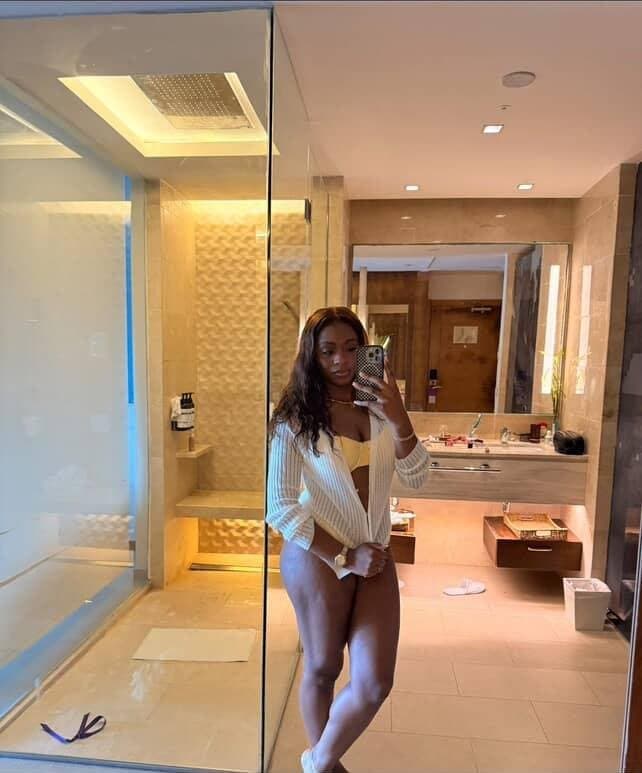 Sexy busty ebony slut Jae