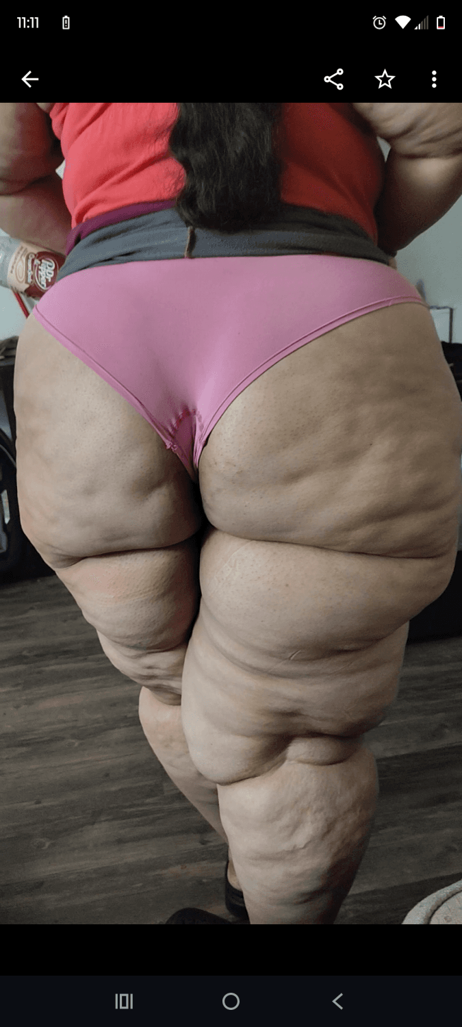 Sexy Polynesian milf with hyper booty