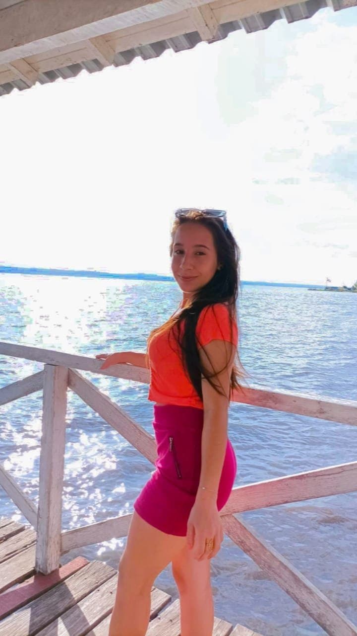 salinas_monserrat con falda de cuero