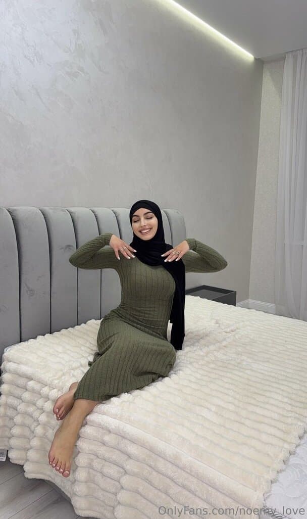 Noémy la plus grosse chienne arabe ?? ( Gros Seins - Gros Cul )