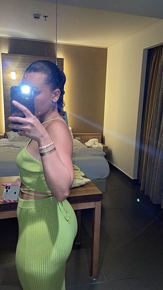 Latina with plump jiggly ass