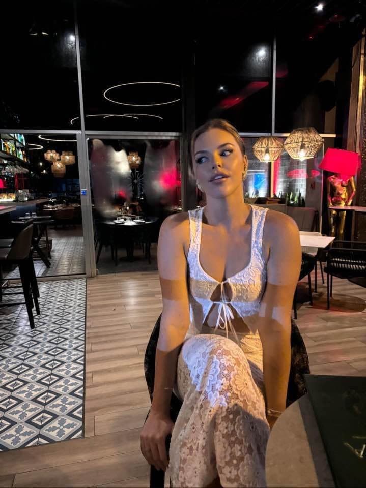 Click to view full size Sexy Hot Wife shows her fit body