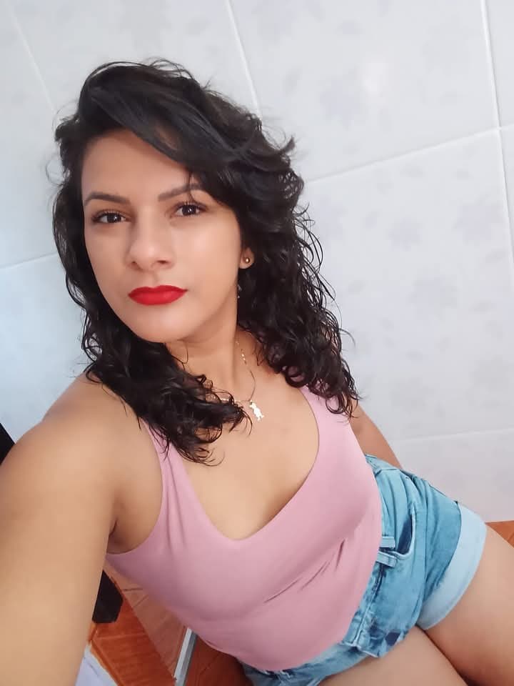 Casada Putinha teve seu vídeo vazado pelo seu comedor o cara comeu o cu no pelo e ainda gozo dentro