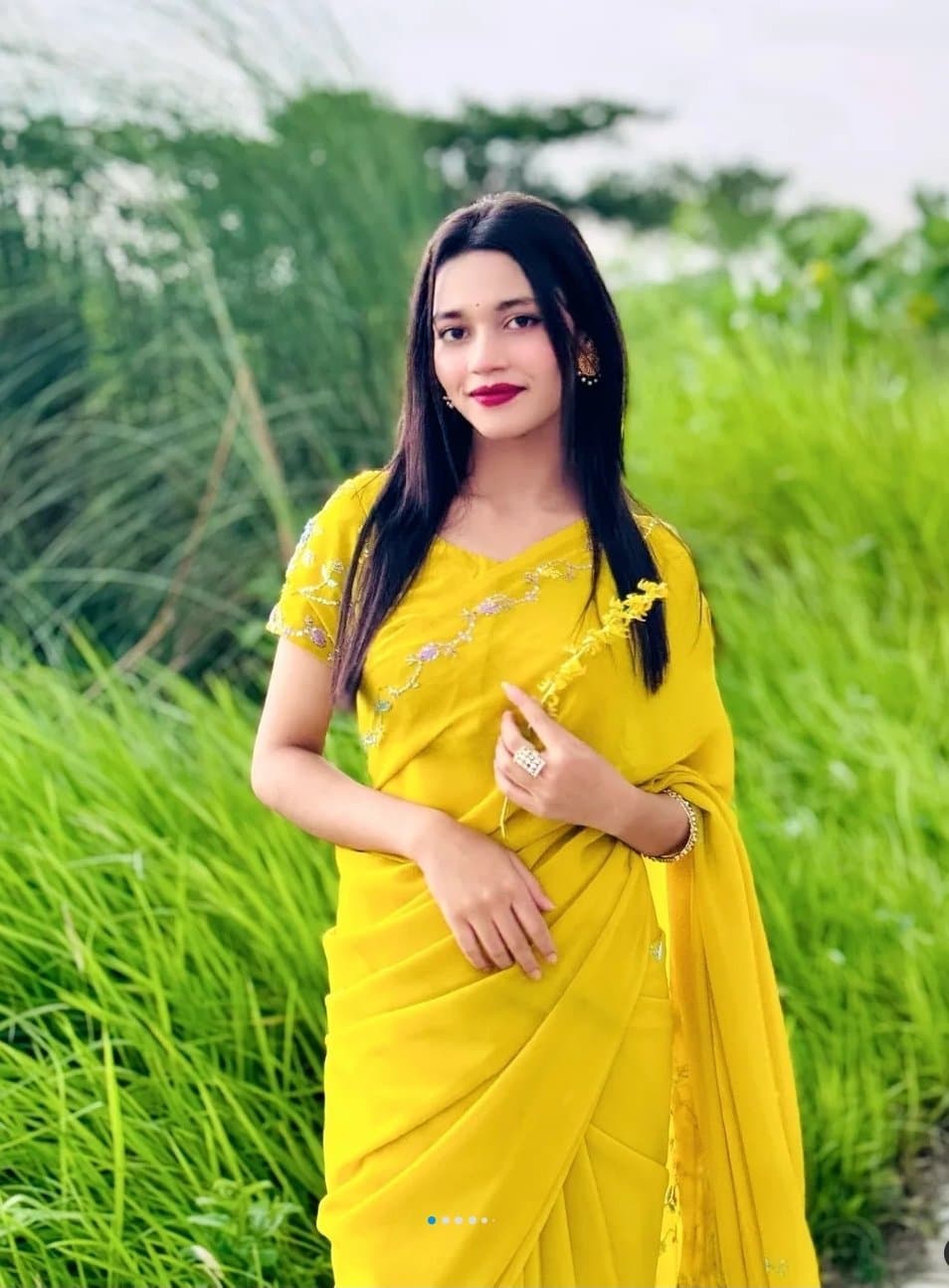 Desi Indian Instagram Tiktok Influencer Sexy Slim Cute Girlfriend Big Boobs Show Smiling Full Nude
