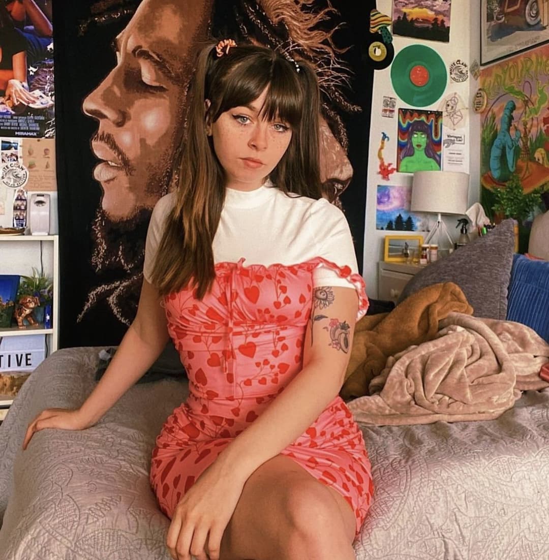 Click to view full size Cute slut Lina loves eating ass and swallowing cum ?