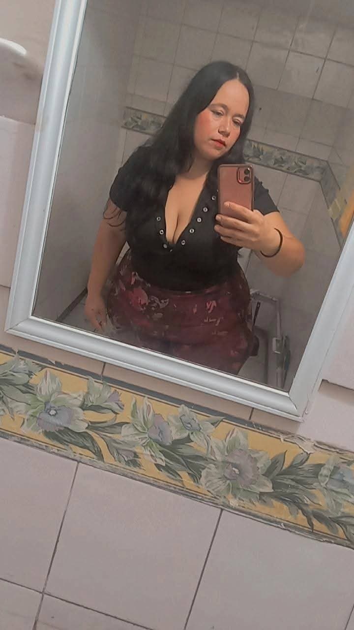 PEAR SHAPE THICK CURVY LATINA SSBBW BIG BOOTY ASS