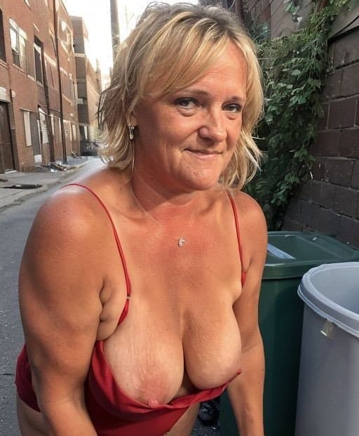 Mrs. Joanne Tanner a Real Public Schoolteacher Looking to Suck and Fuck in the Alley
