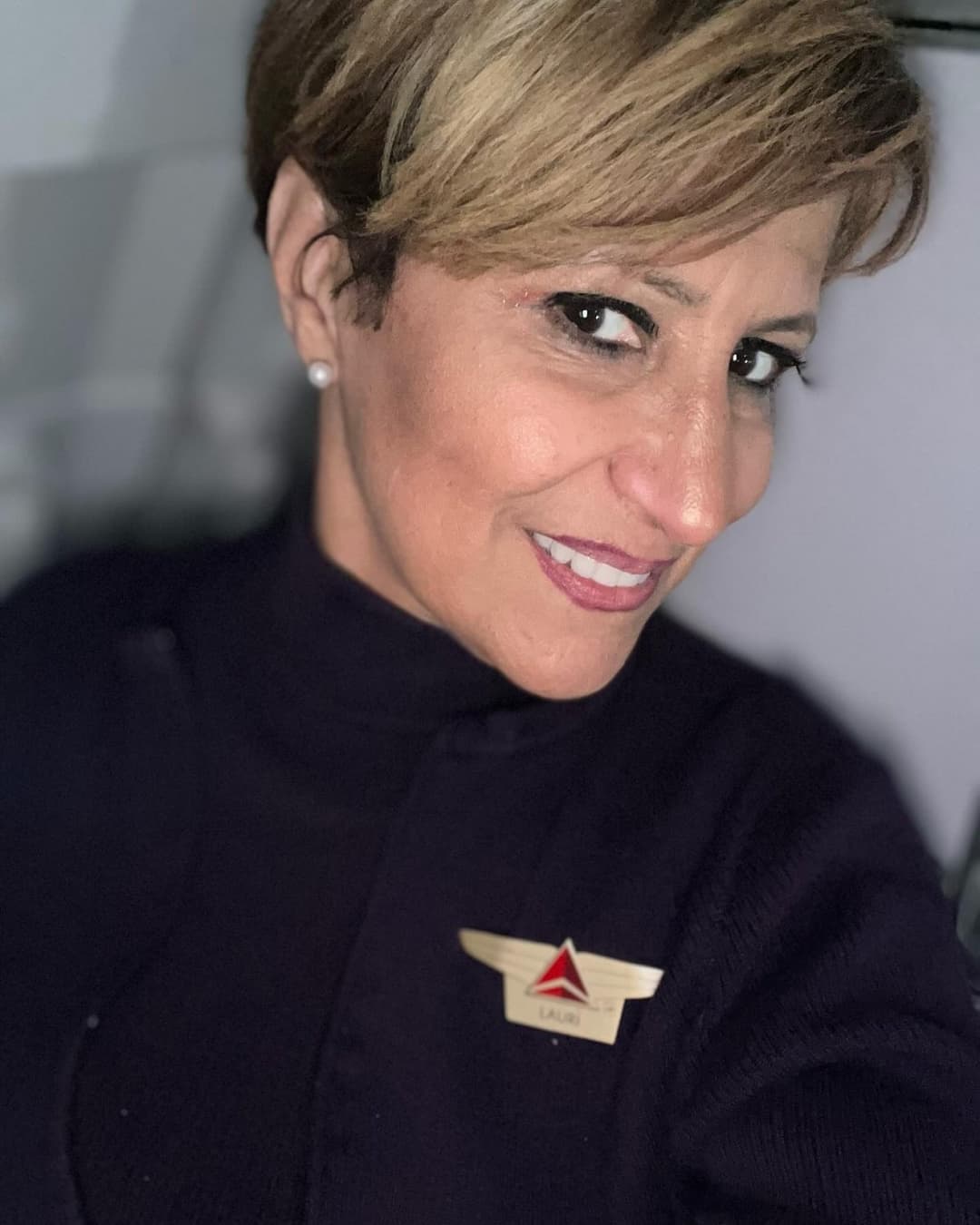 Thick Gilf flight attendant 2