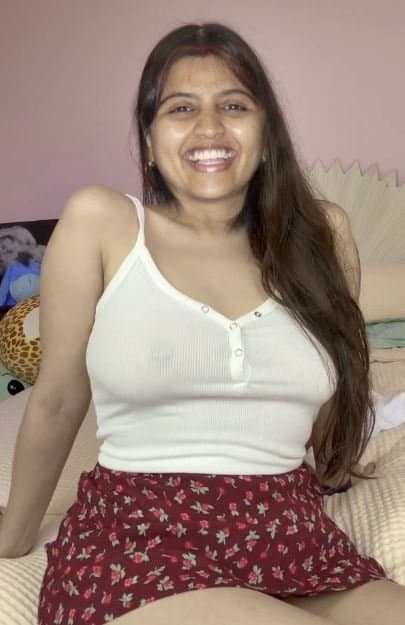 desi Indian aunty takes a load of dicks