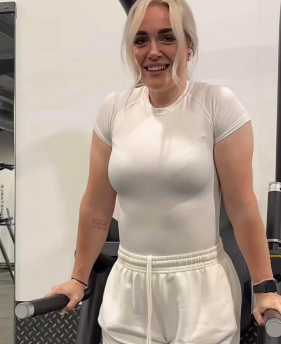 Busty gym girl alexis uk candid