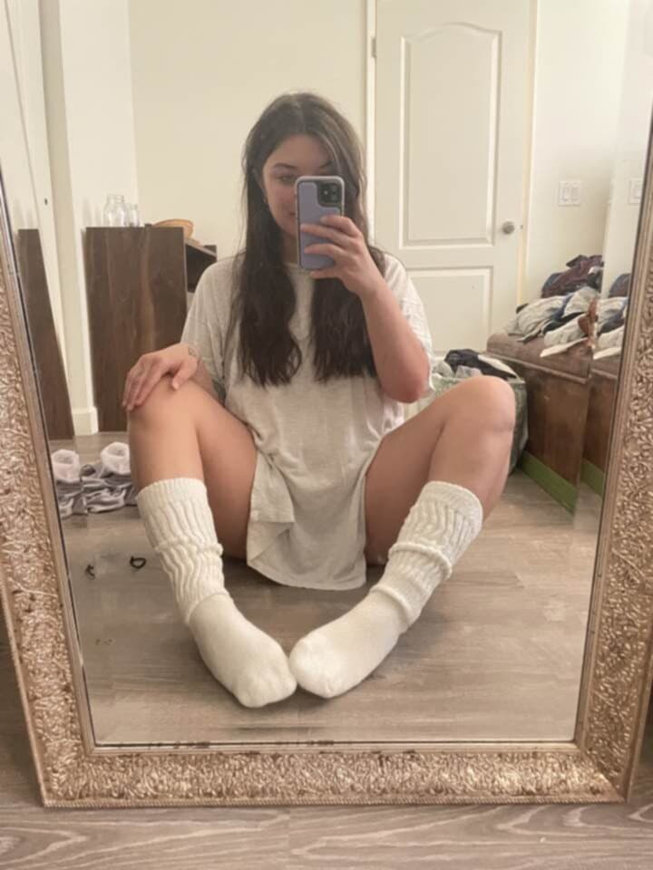 Alex - The Cuddly GF From Missouri.       (z)