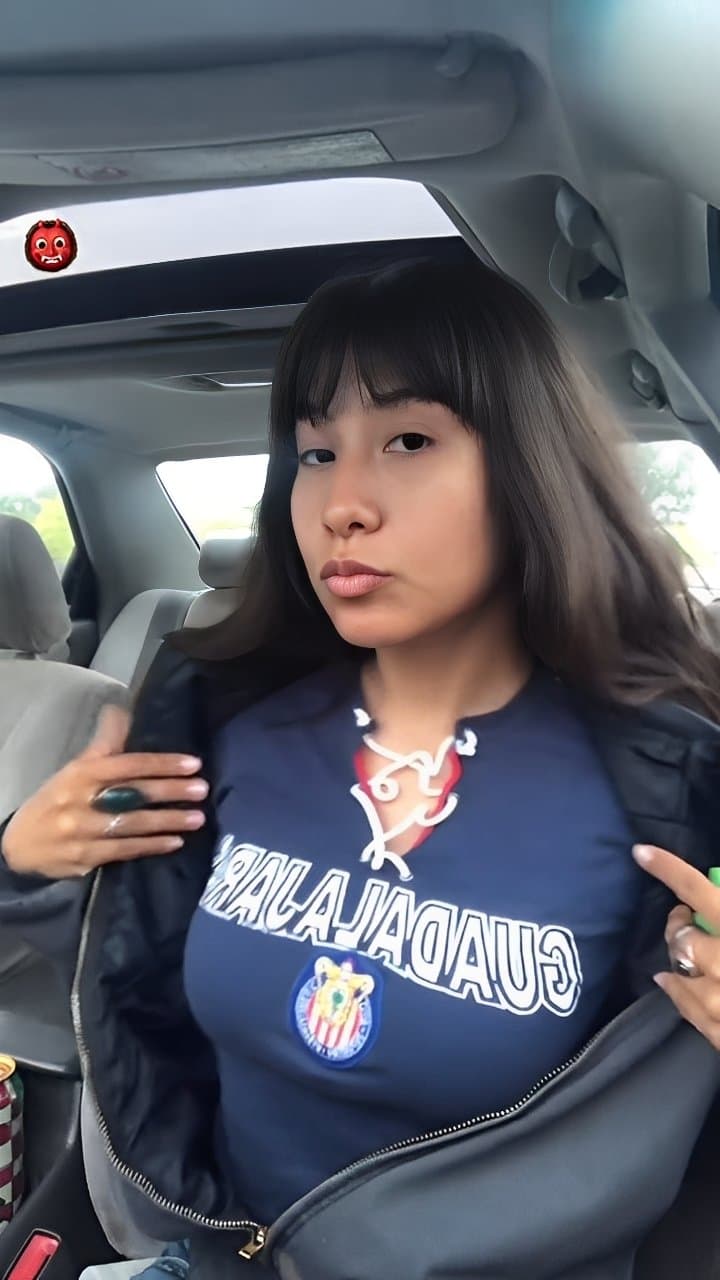 Cocksleeve gabbie showing herself off