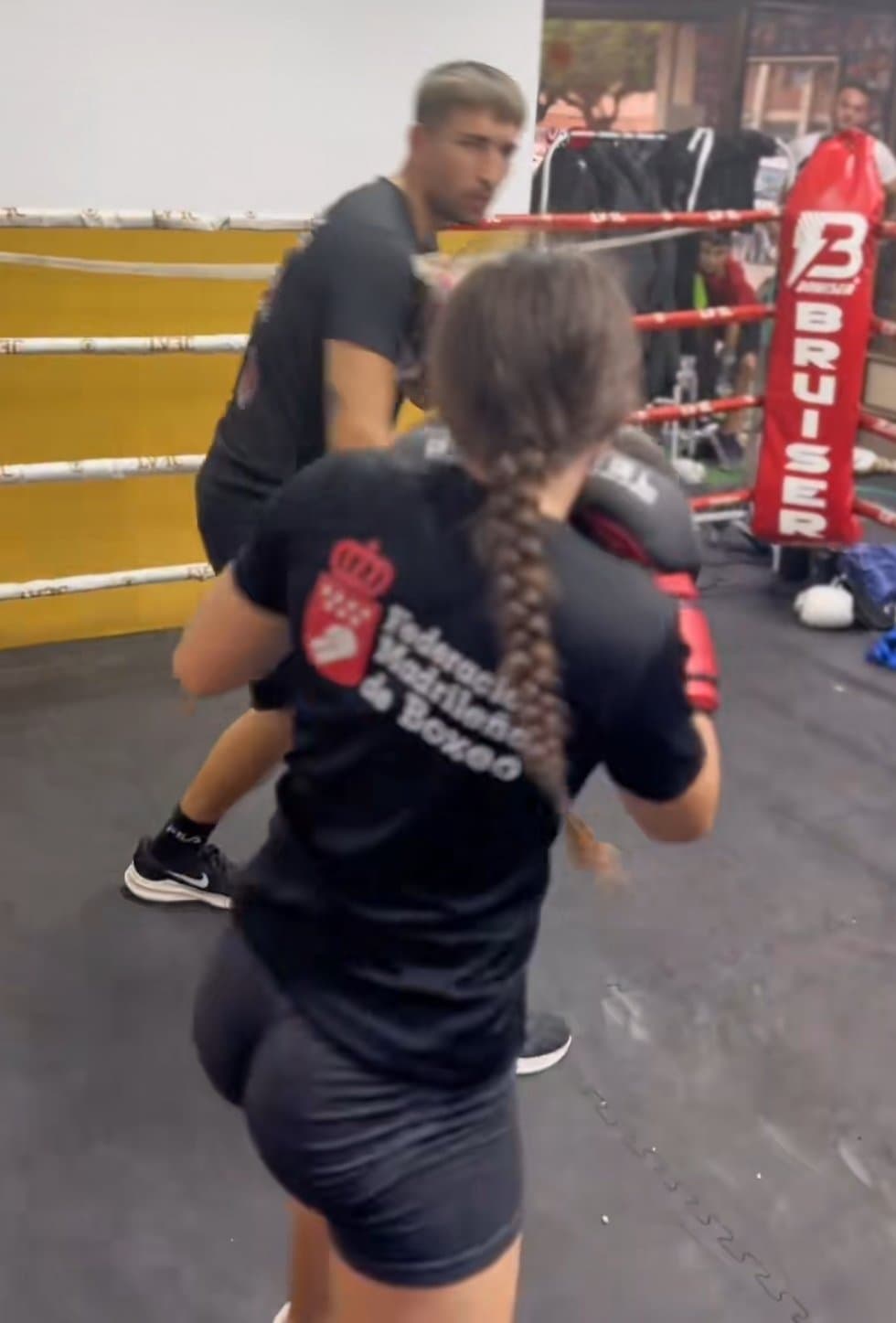 Cintia Sánchez Boxeadora española con un culo impresionante.