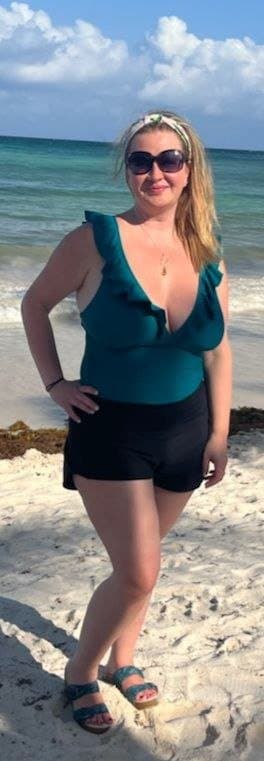 Lena the BBW PAWG wife loves to show off… 10 reposts unlocks pt 2