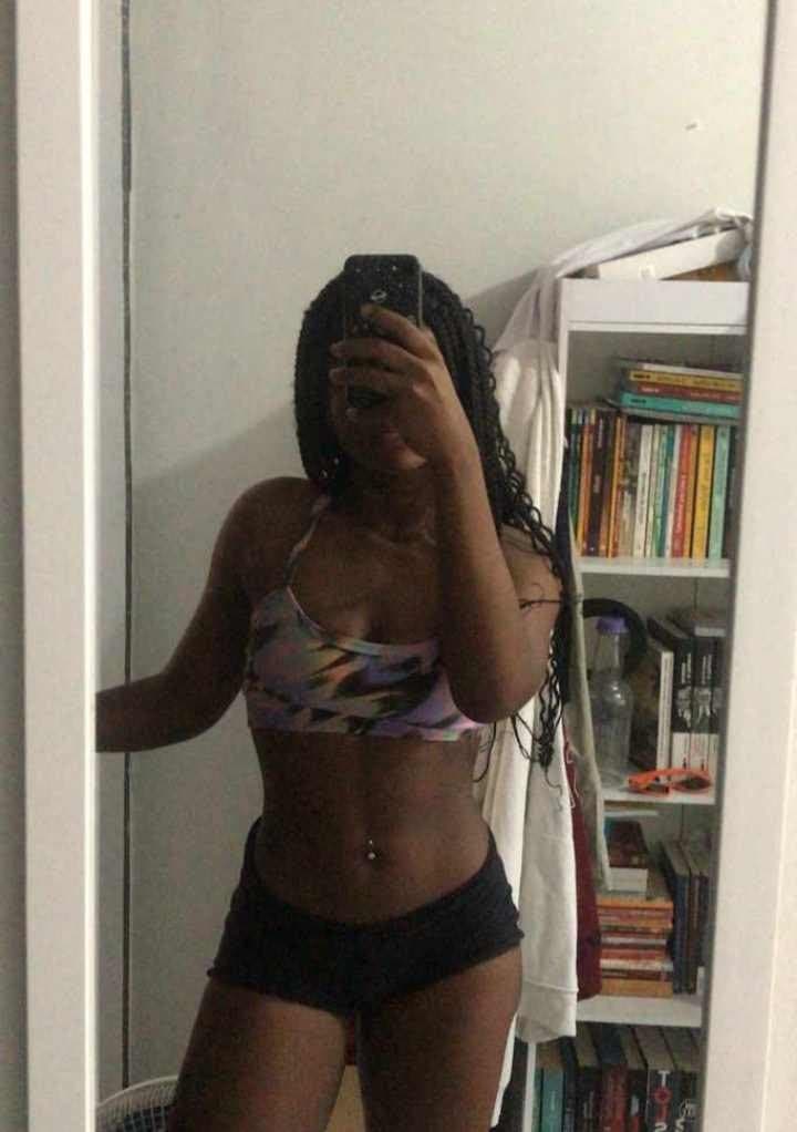 Ex namoradinho pediu pra vazar a putinha q agr ta com outro nome dela é Maria eduarda mora no RJ