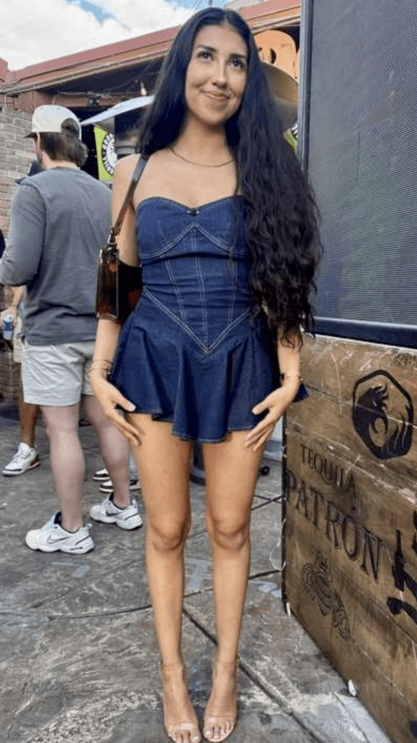 Wanna be pornstar Latina loves showing her tight and fuzzy cunt. Great nips tho ?