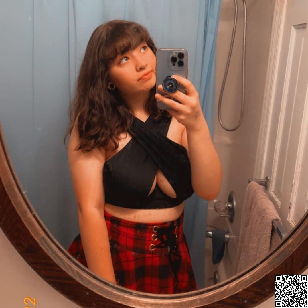 Kaylee - 23yo Big Tits (Non-nude)