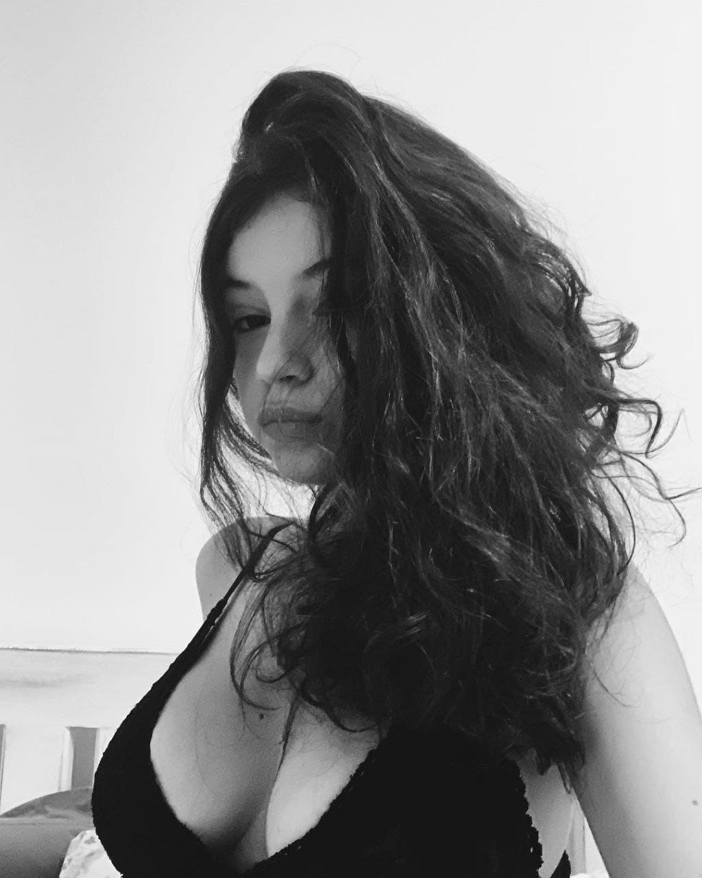 gab Keller putinha famosinha explanada COMPLETO (nuds no final)