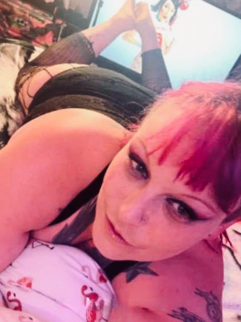 100% REAL. "Oh fuck oh fuck" freaky bbw mom fucks and sucks in a tent