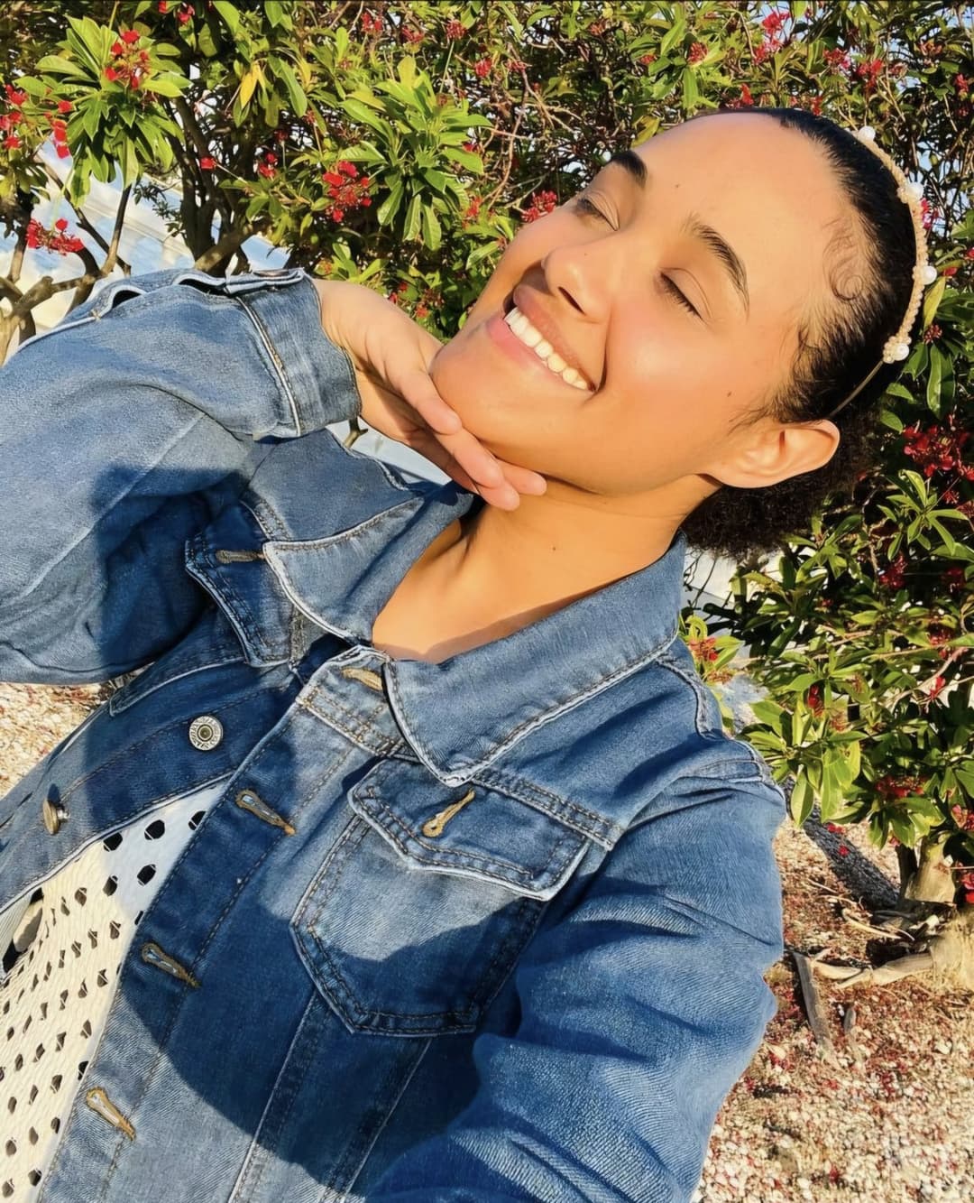 Puerto Rican teen slut Alisha jerks off stranger