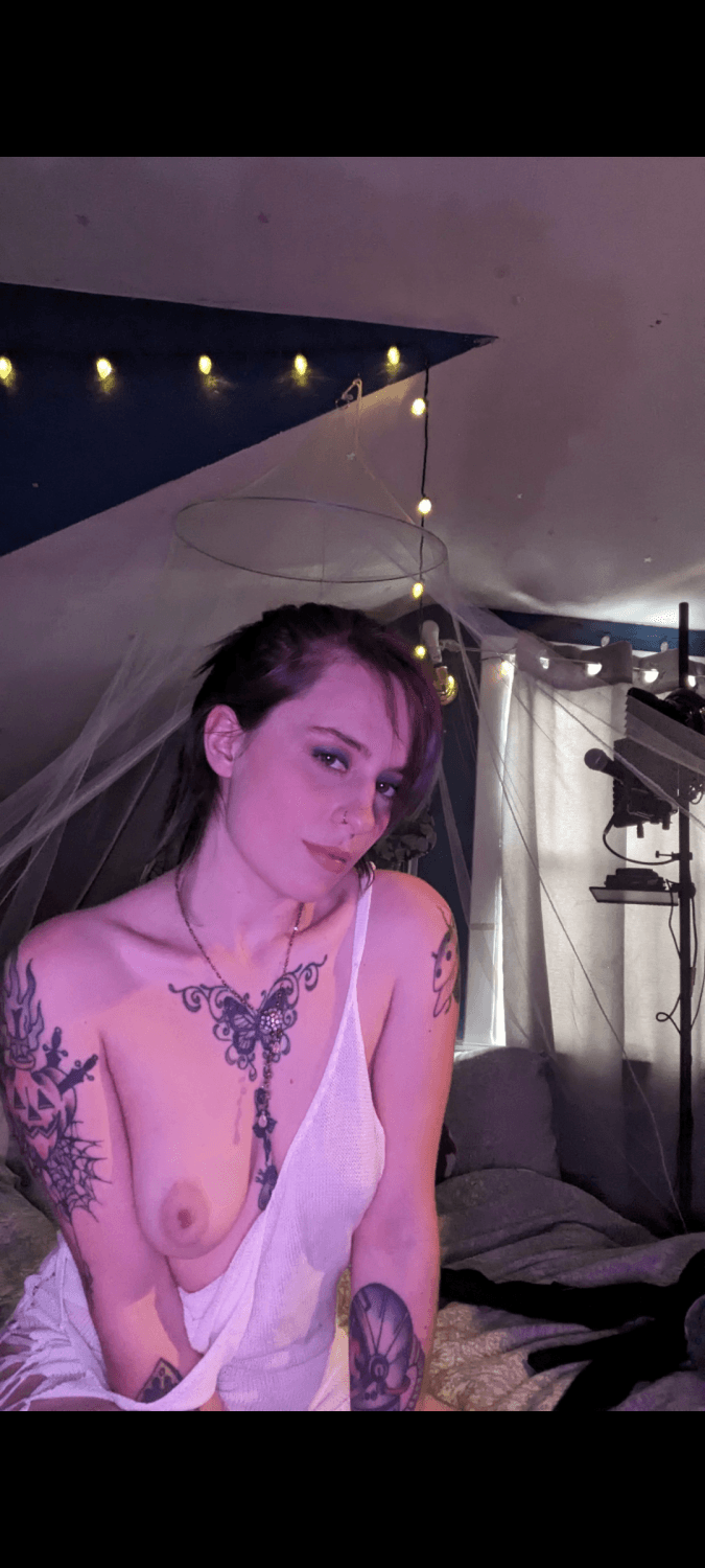 Natural slut Vera can finally unleash the slut inside all the way