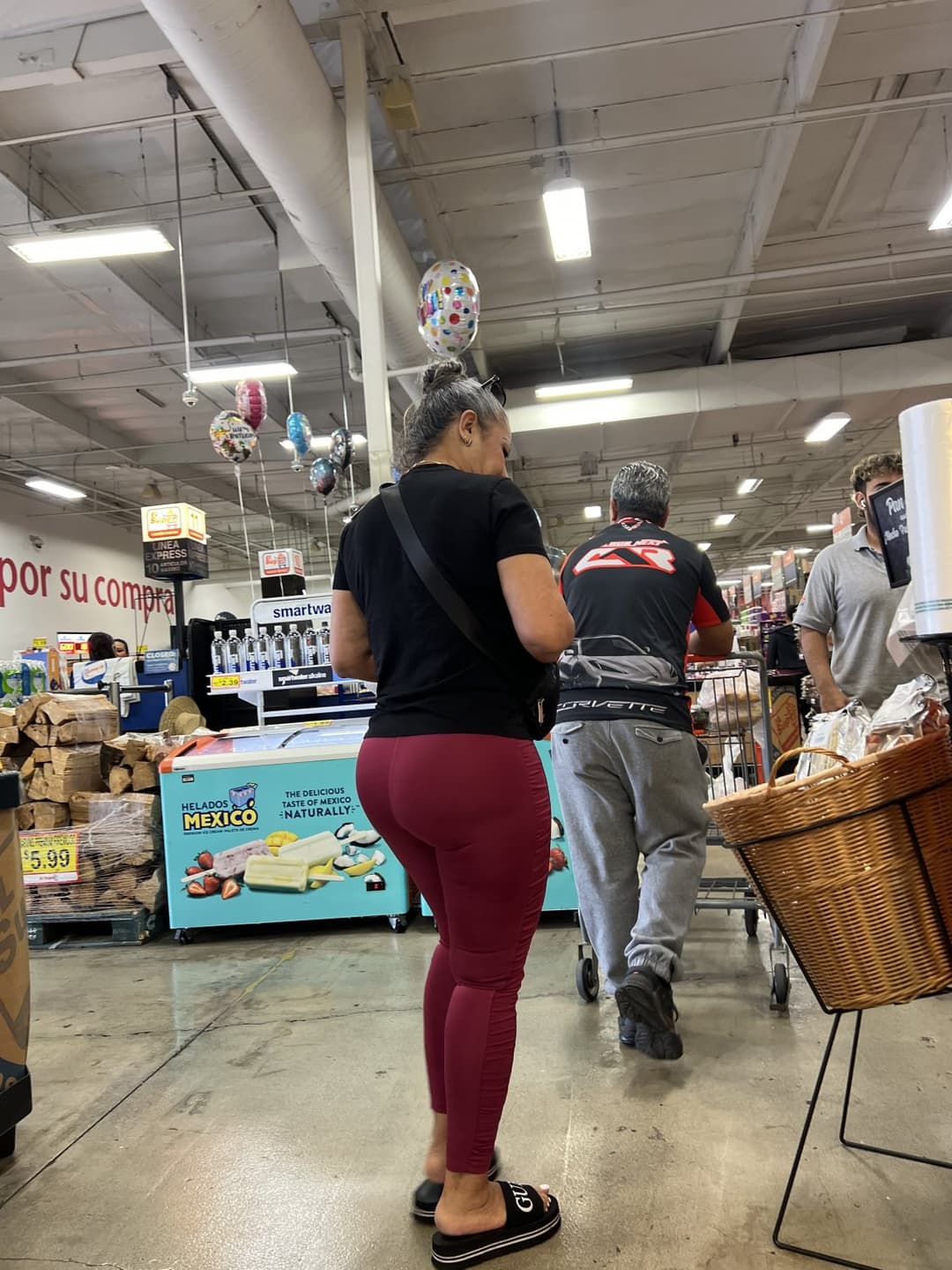 Hot GILF Latina in red leggings and platforms creepshots