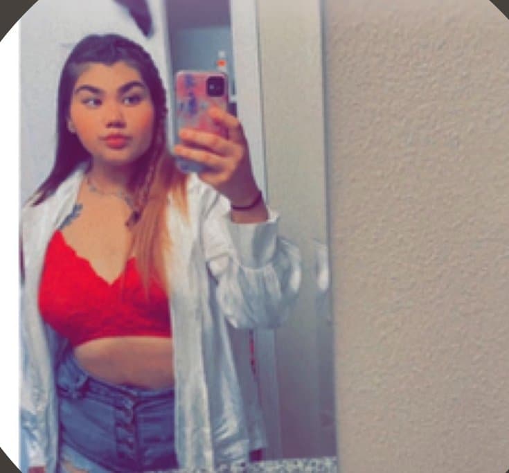 ESCORT GIVING HEAD TAKES OFF CONDOM