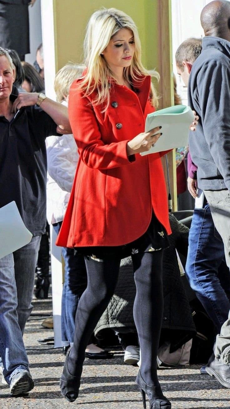 Holly willoughby big fat ass slut in black tights