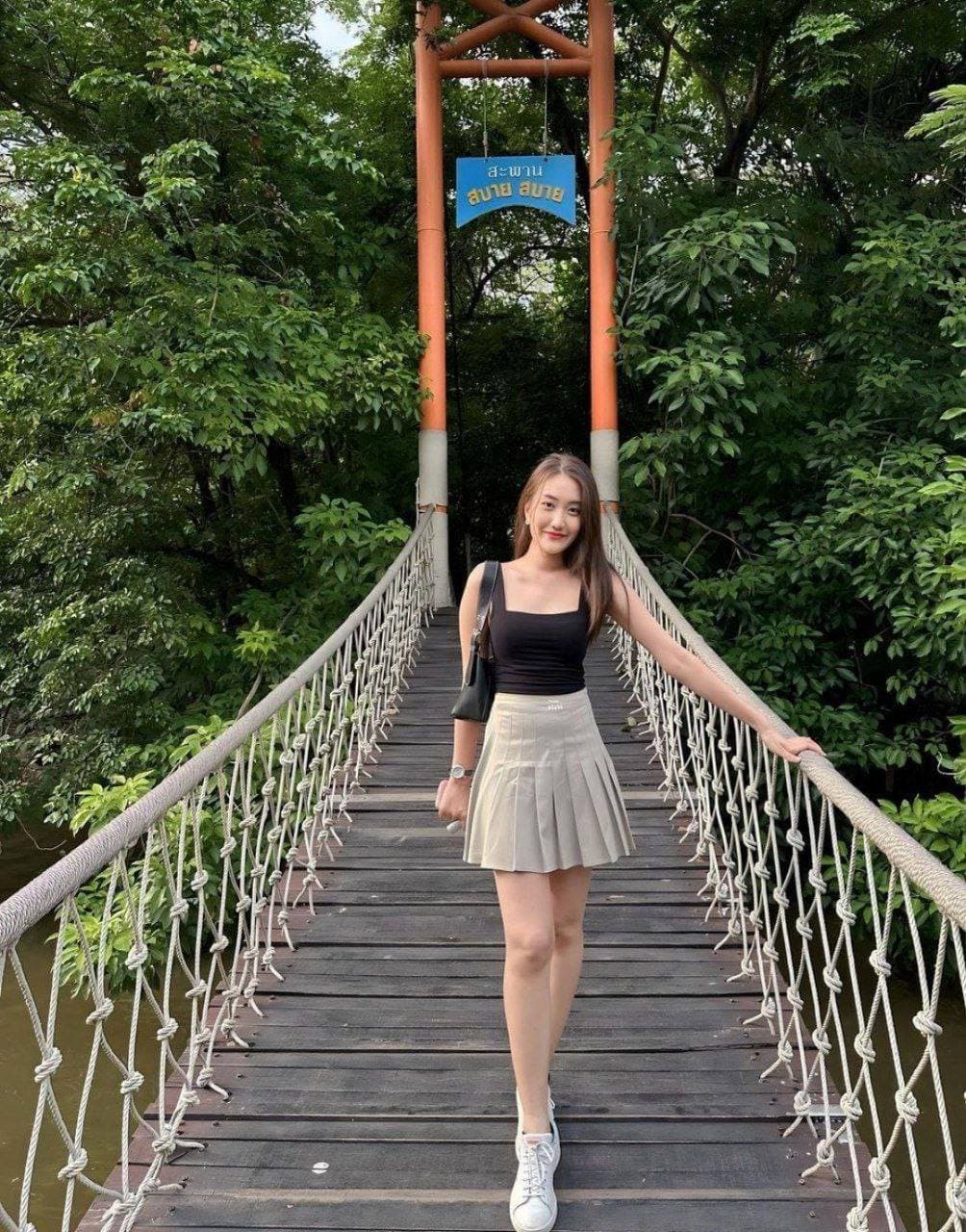 New wife vs. old wife By : Lee