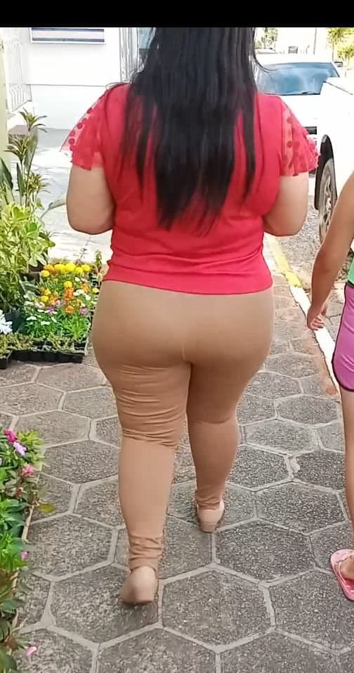 Pena que a bateria acabou bem na hora, o que vocês acham que merece esse cuzao gigante dessa coroa?