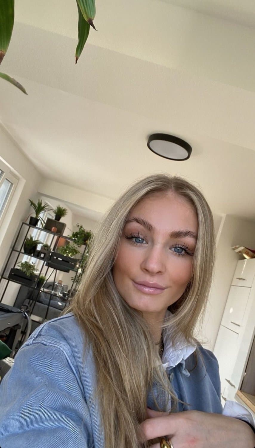 Hot Ger Bimbo 2. What are your fantasies? Dm me or comment.