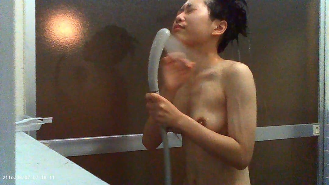 素人パイパン女子シャワー盗撮Japanese Teen Amateur Shaved Girl Taking Shower (Voyeur)