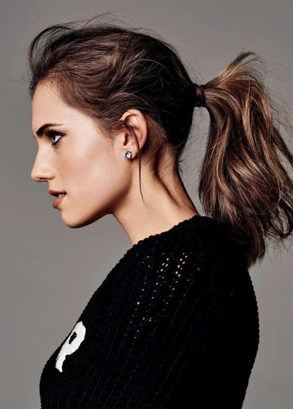 Petite brunette actress Allison Williams lures you to goon with her sexy eyes