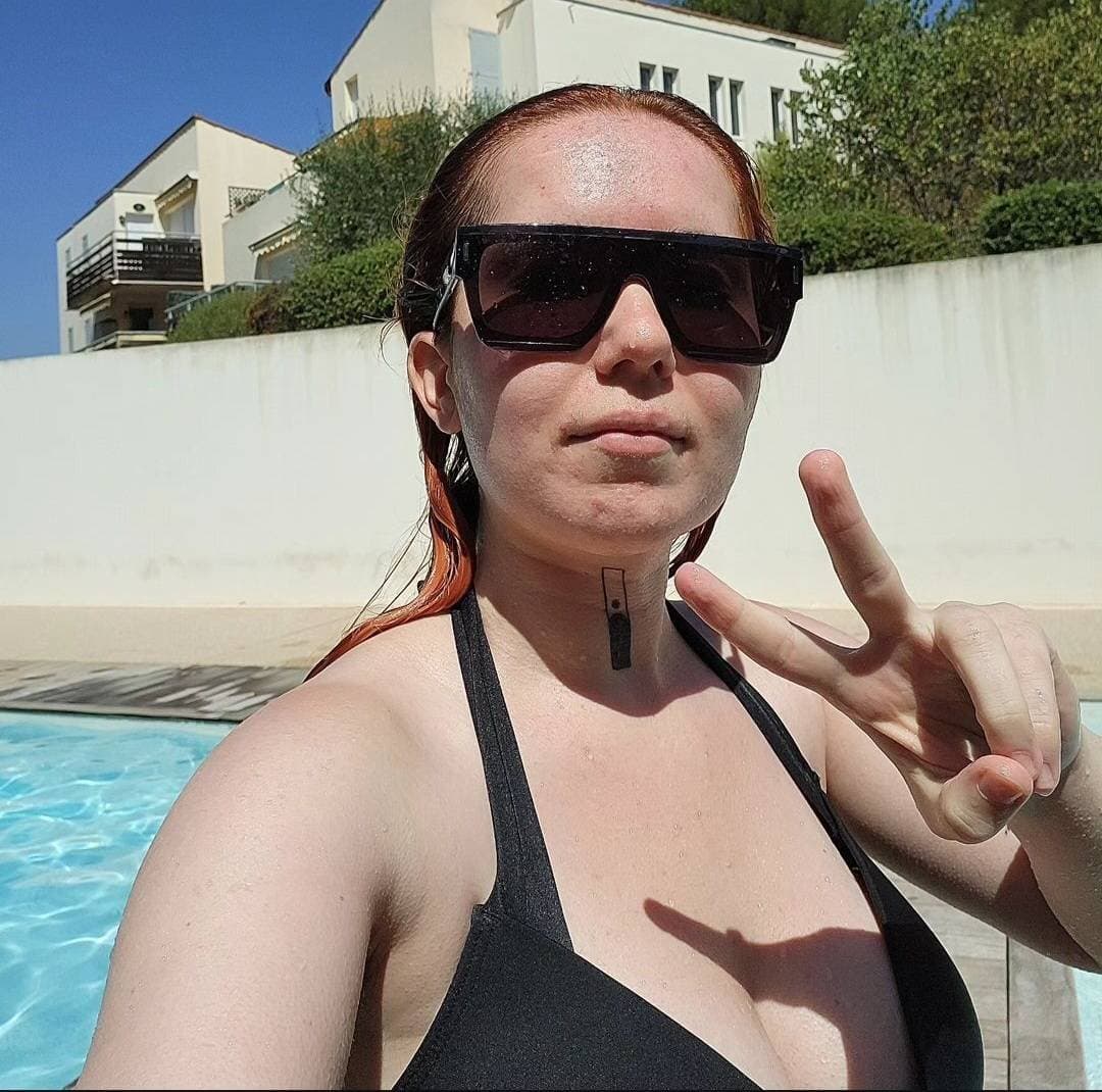 Kik akaoi98 des français à antibes pour la séduire ? Dm