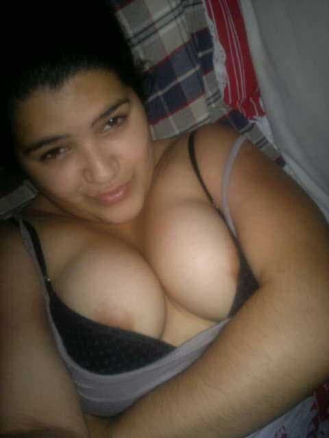 Click to view full size Cin mostrando las tetas