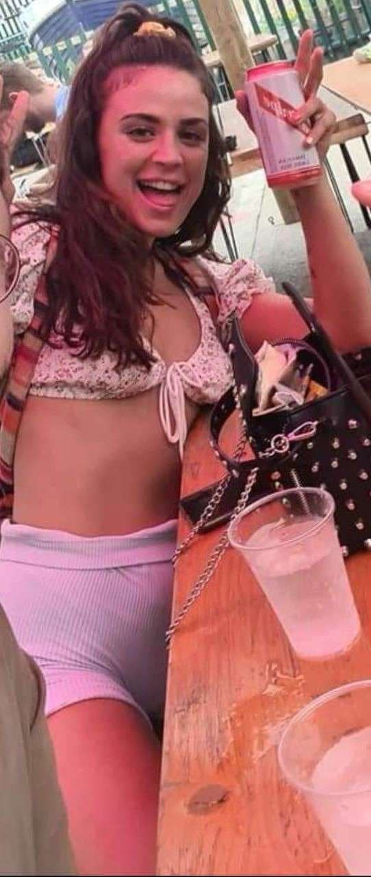 Come tell me if you know this uk surrey slut or tell me what you would do to her kik is uklondon28