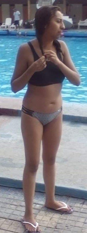 Janeri mostrándose en calzones y lencería