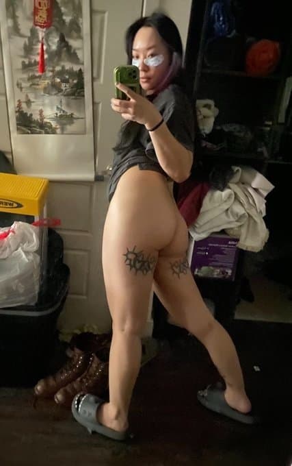 iPhone repair guy Asian anime gf leaked after getting phone fixed