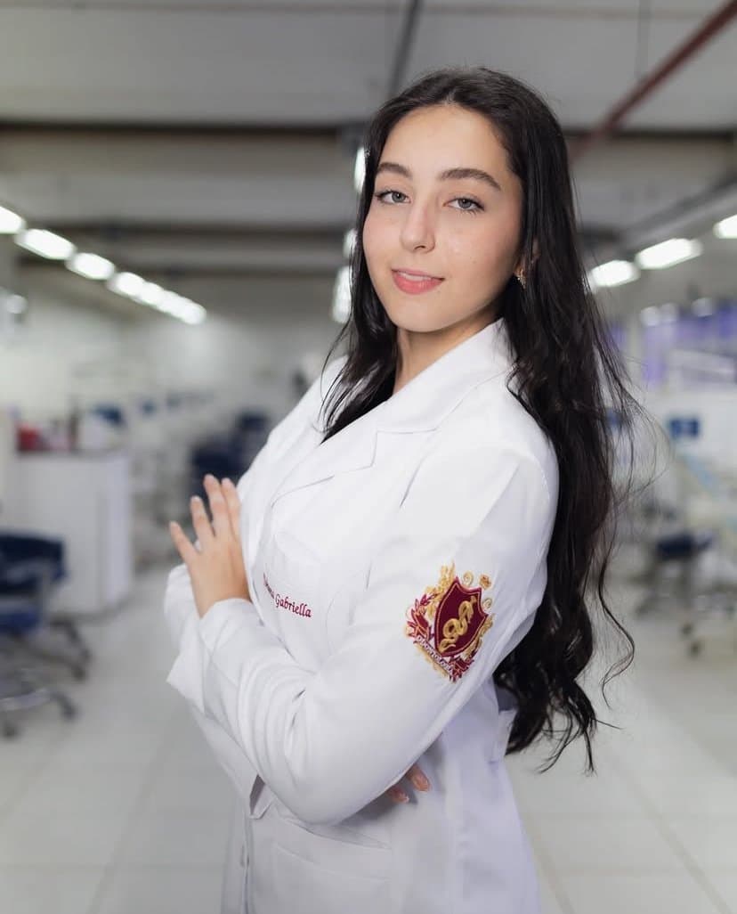 Novinha se formou em veterinária e em boquete perfeito