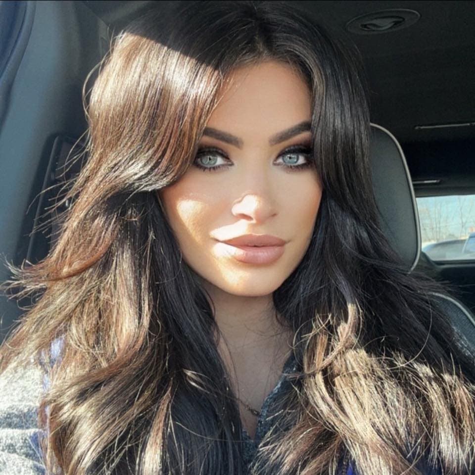 Two girls live out their dream of getting naked and making out with each other on the G G W bus