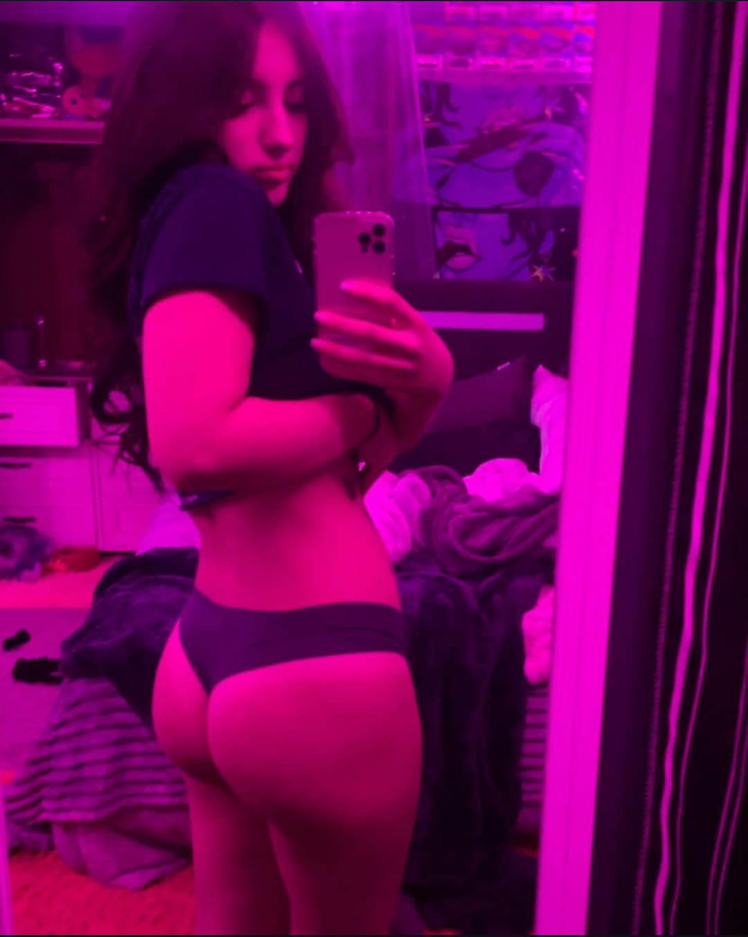 Kami, Sexy teen gets leaked