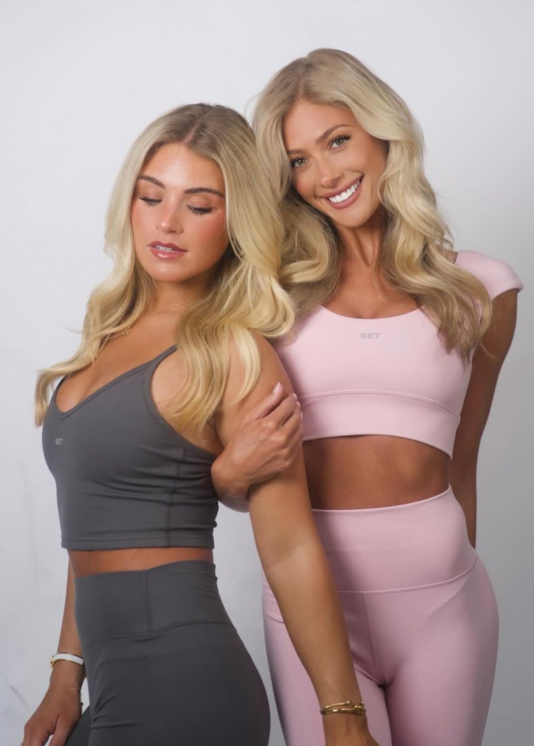 Do you think this whore knew her camel toe was completely visible