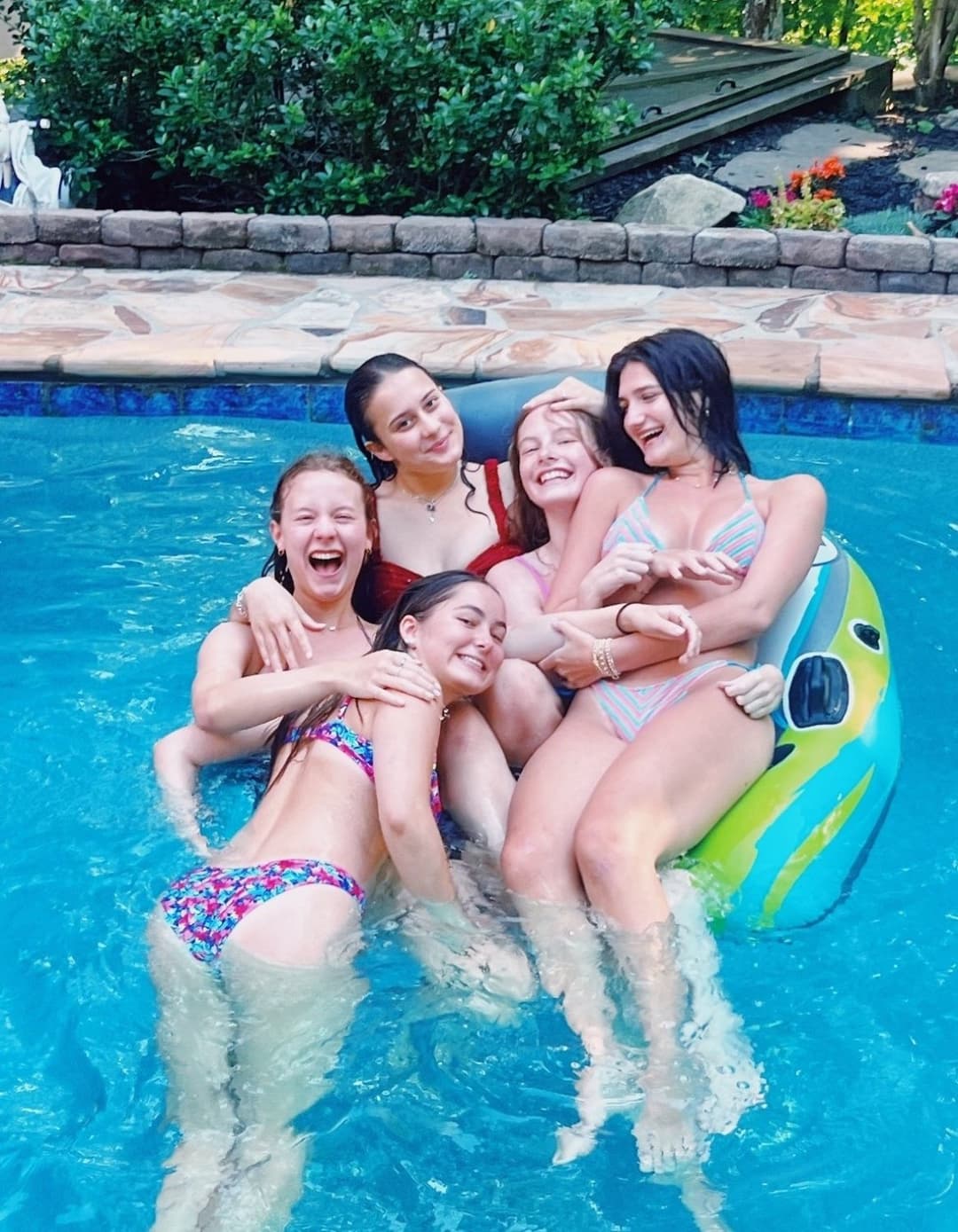 Sexy Teens in Bikinis