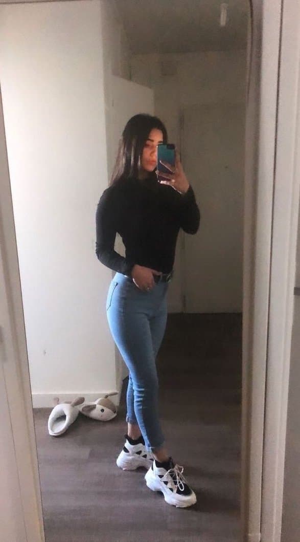 Ma pute ?? bonne branlette les gars sur ma salope de femme