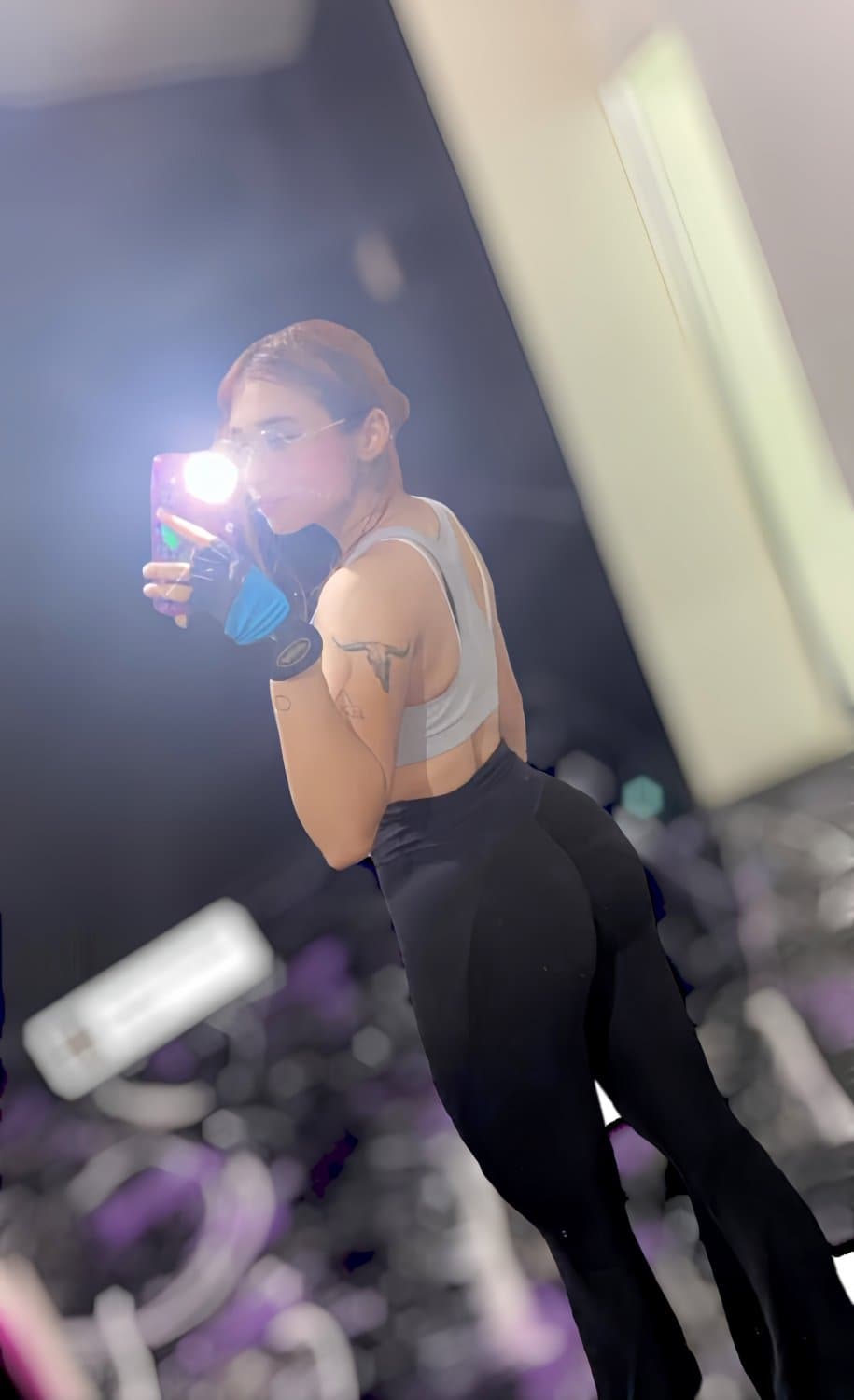 Annie loves to show her ass