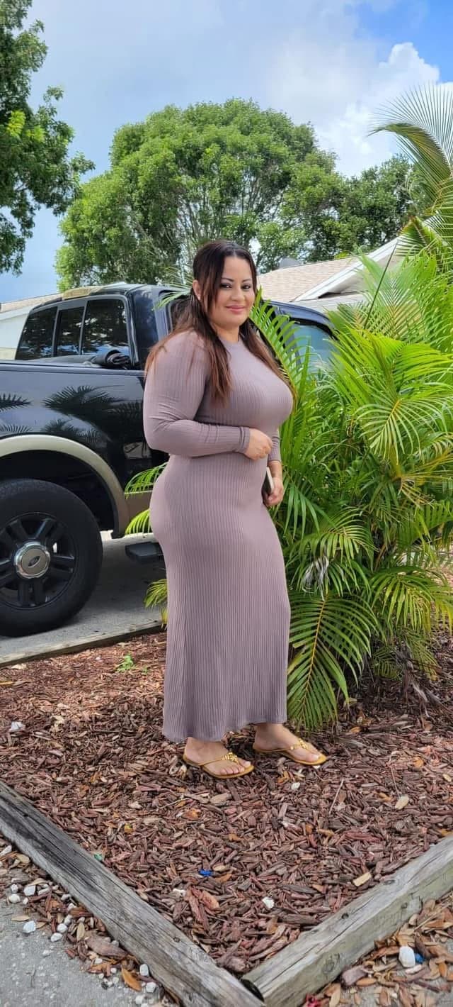 Sexy Latina milf with cute feet toes and big tits